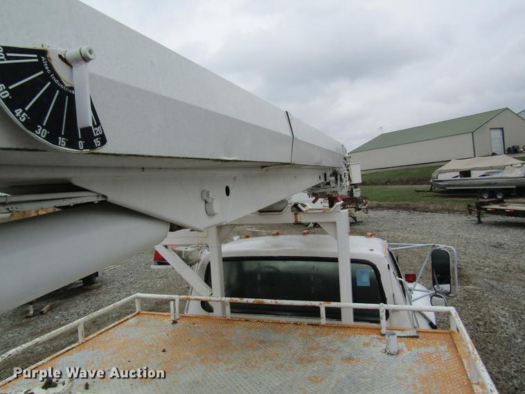 image for item DC4332 1993 Ford F800 digger derrick truck