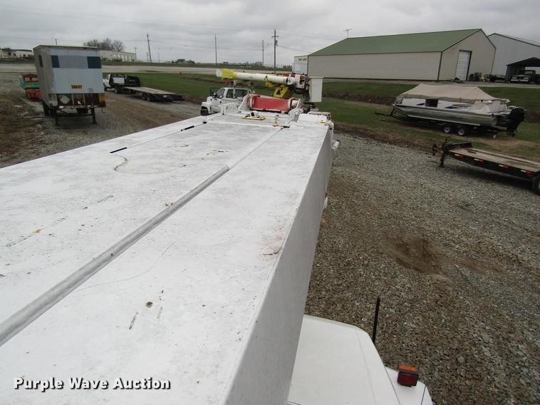 image for item DC4332 1993 Ford F800 digger derrick truck