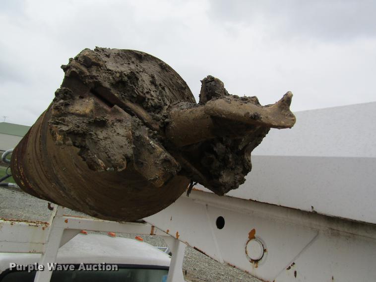 image for item DC4332 1993 Ford F800 digger derrick truck