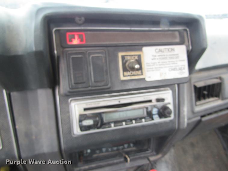 image for item DC4332 1993 Ford F800 digger derrick truck