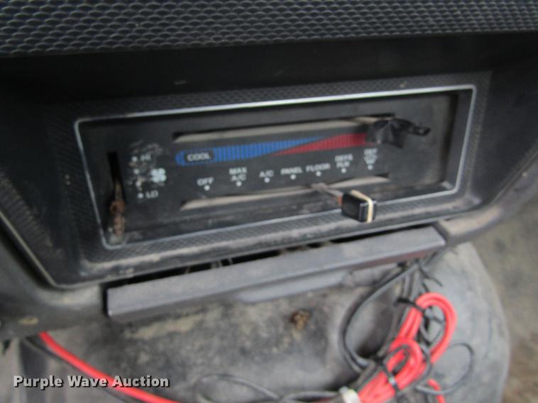 image for item DC4332 1993 Ford F800 digger derrick truck