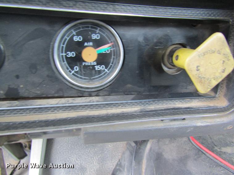 image for item DC4332 1993 Ford F800 digger derrick truck