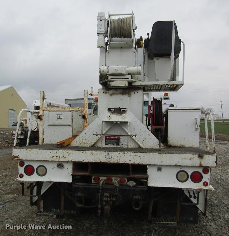 image for item DC4333 2000 Chevrolet C7500 digger derrick truck