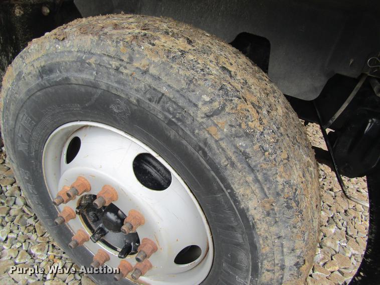 image for item DC4333 2000 Chevrolet C7500 digger derrick truck