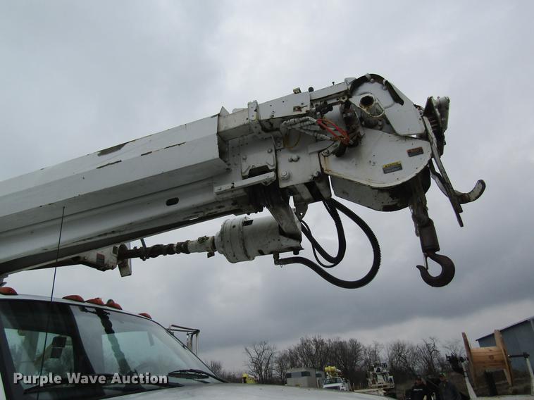 image for item DC4333 2000 Chevrolet C7500 digger derrick truck