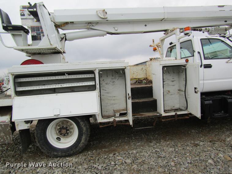 image for item DC4333 2000 Chevrolet C7500 digger derrick truck