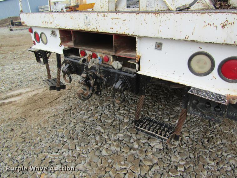 image for item DC4333 2000 Chevrolet C7500 digger derrick truck