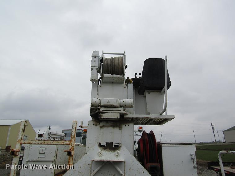 image for item DC4333 2000 Chevrolet C7500 digger derrick truck