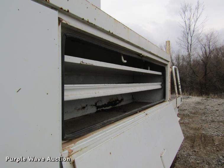 image for item DC4333 2000 Chevrolet C7500 digger derrick truck