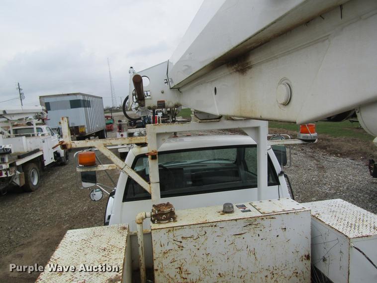 image for item DC4333 2000 Chevrolet C7500 digger derrick truck