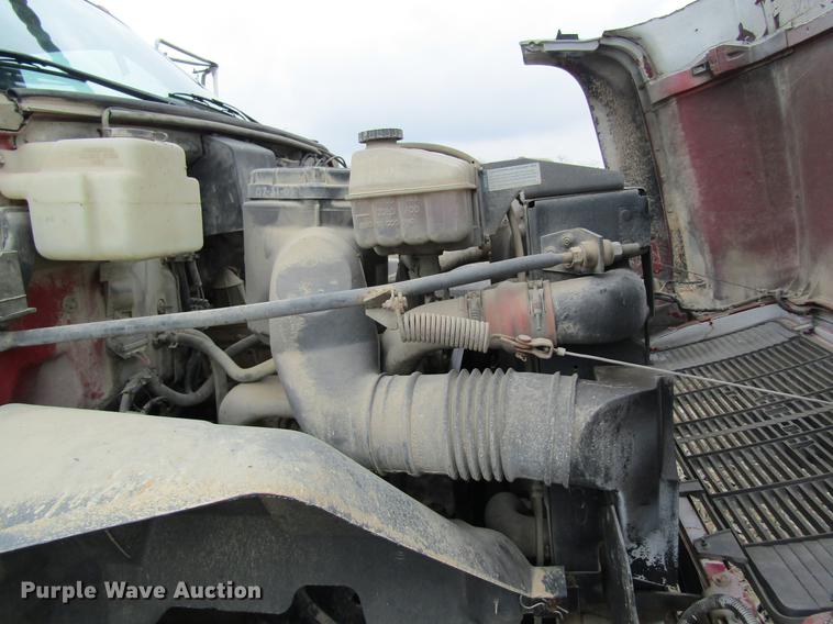 image for item DC4333 2000 Chevrolet C7500 digger derrick truck