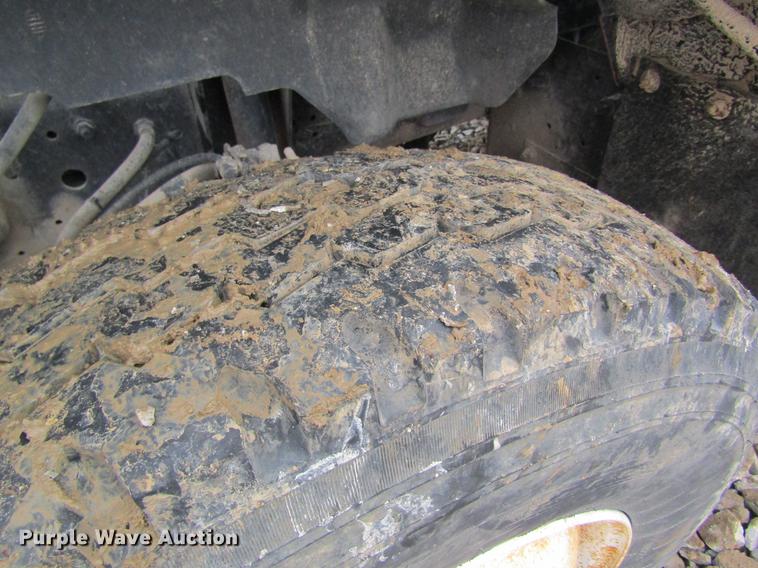 image for item DC4333 2000 Chevrolet C7500 digger derrick truck