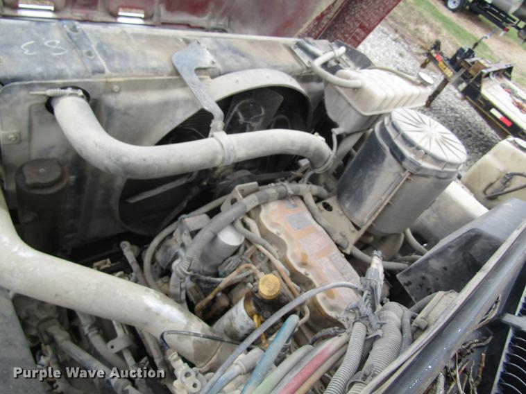 image for item DC4333 2000 Chevrolet C7500 digger derrick truck