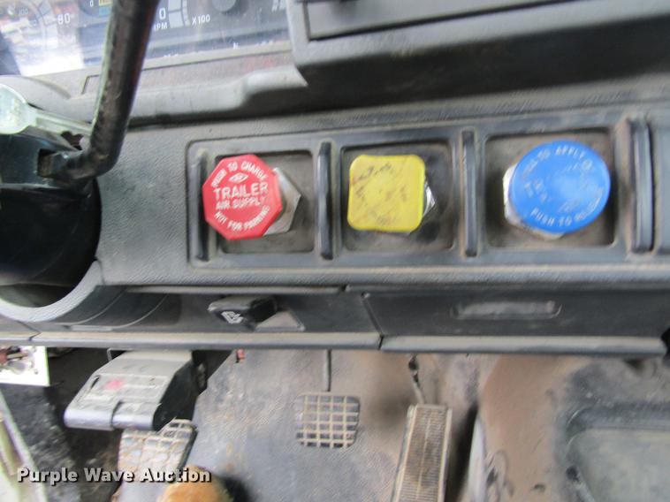 image for item DC4333 2000 Chevrolet C7500 digger derrick truck