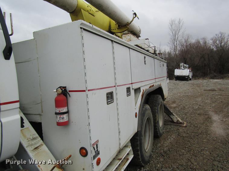 image for item DC4334 2000 Chevrolet C7500 bucket truck