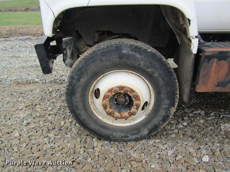 image for item DC4334 2000 Chevrolet C7500 bucket truck