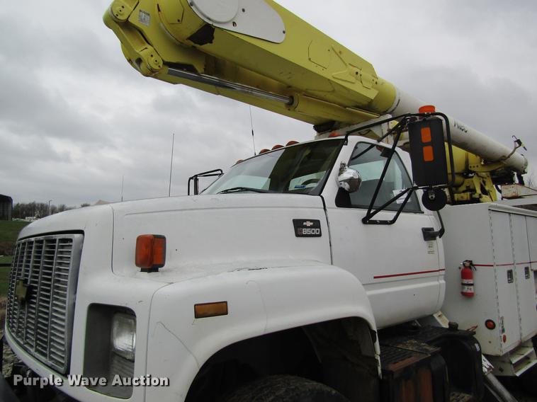 image for item DC4334 2000 Chevrolet C7500 bucket truck