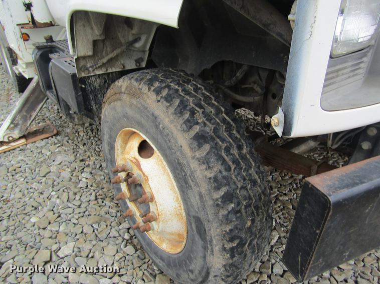 image for item DC4334 2000 Chevrolet C7500 bucket truck