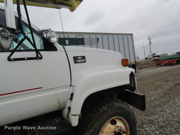 image for item DC4334 2000 Chevrolet C7500 bucket truck