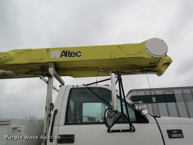 image for item DC4334 2000 Chevrolet C7500 bucket truck
