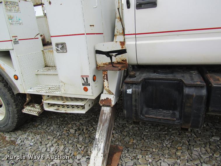image for item DC4334 2000 Chevrolet C7500 bucket truck