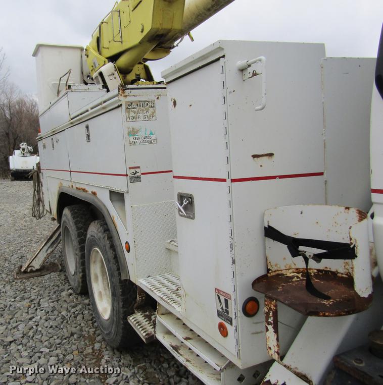 image for item DC4334 2000 Chevrolet C7500 bucket truck