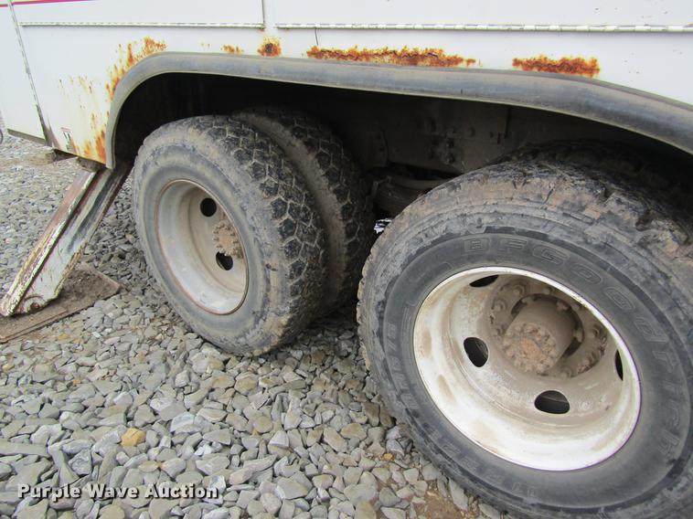 image for item DC4334 2000 Chevrolet C7500 bucket truck