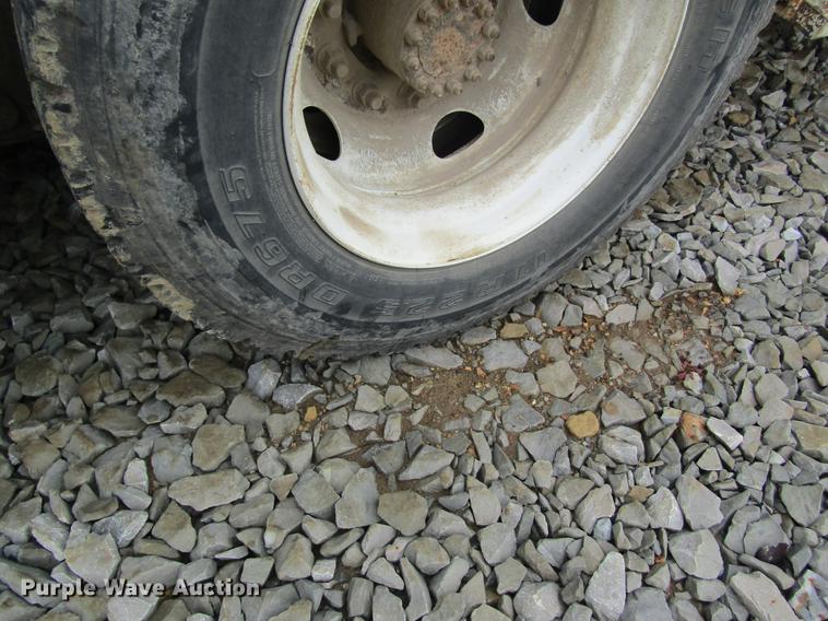 image for item DC4334 2000 Chevrolet C7500 bucket truck