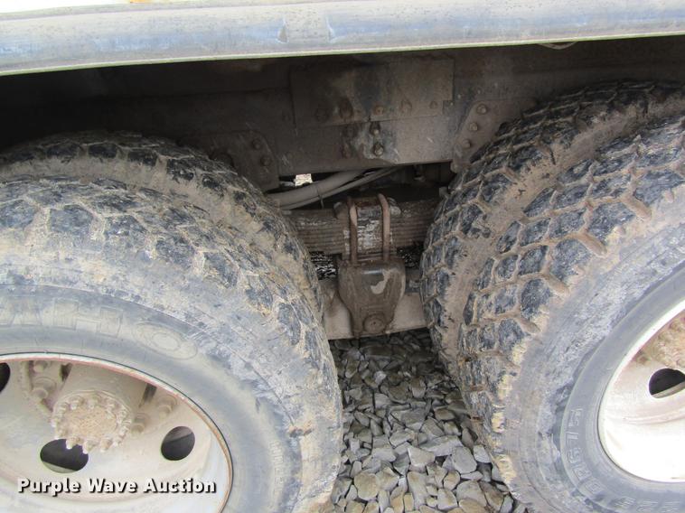 image for item DC4334 2000 Chevrolet C7500 bucket truck