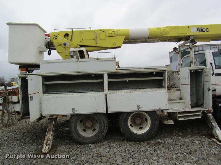 image for item DC4334 2000 Chevrolet C7500 bucket truck
