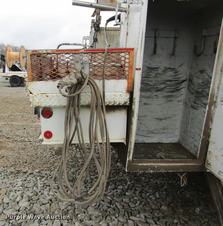 image for item DC4334 2000 Chevrolet C7500 bucket truck