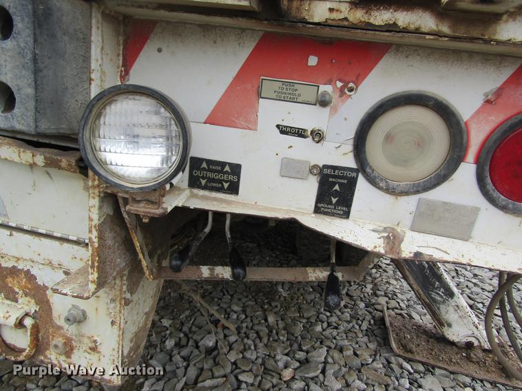 image for item DC4334 2000 Chevrolet C7500 bucket truck