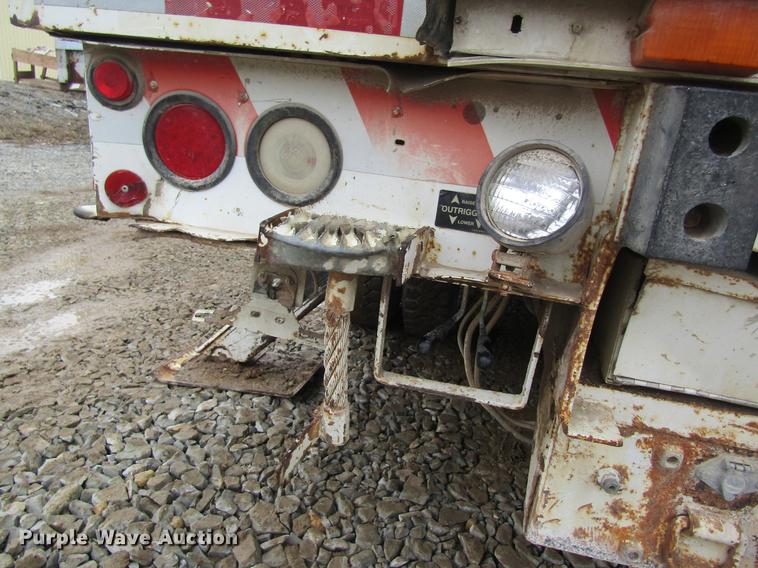 image for item DC4334 2000 Chevrolet C7500 bucket truck