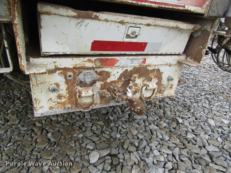 image for item DC4334 2000 Chevrolet C7500 bucket truck