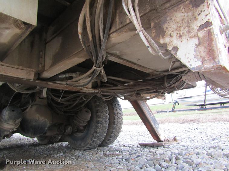 image for item DC4334 2000 Chevrolet C7500 bucket truck