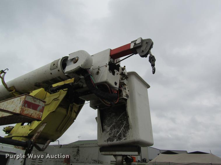 image for item DC4334 2000 Chevrolet C7500 bucket truck