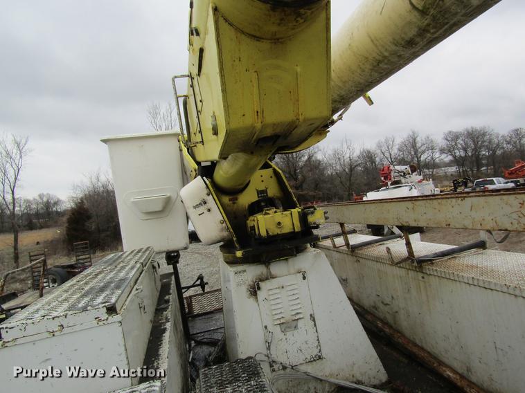 image for item DC4334 2000 Chevrolet C7500 bucket truck