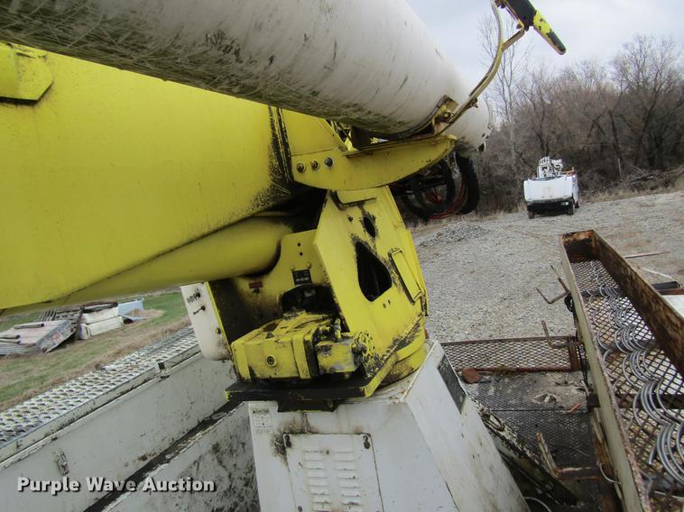 image for item DC4334 2000 Chevrolet C7500 bucket truck