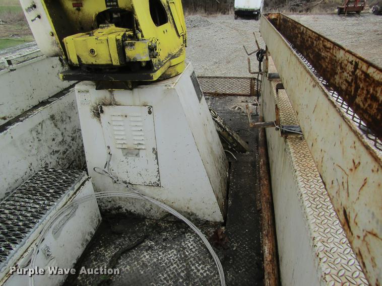 image for item DC4334 2000 Chevrolet C7500 bucket truck