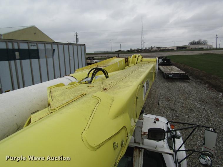 image for item DC4334 2000 Chevrolet C7500 bucket truck