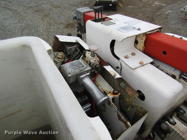 image for item DC4334 2000 Chevrolet C7500 bucket truck