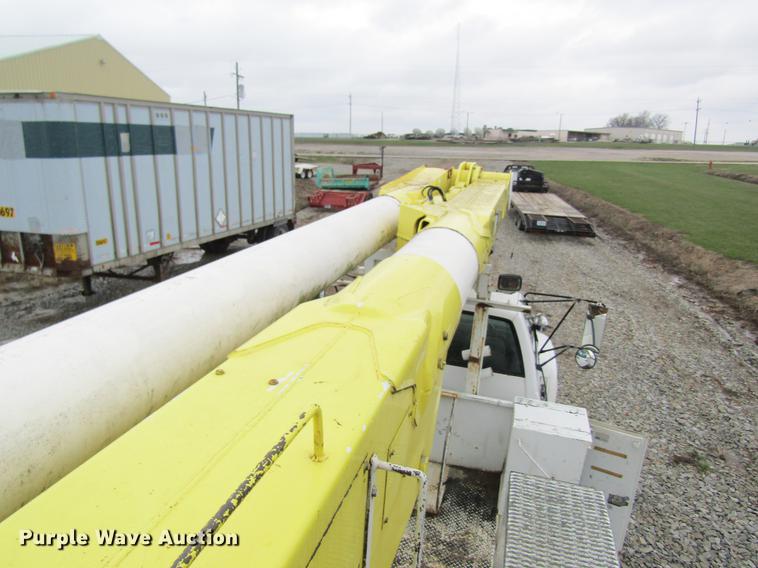 image for item DC4334 2000 Chevrolet C7500 bucket truck