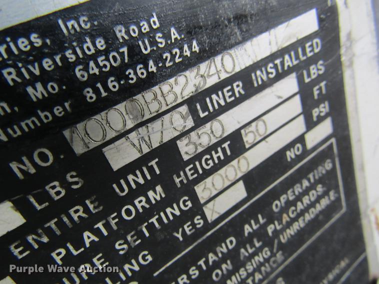 image for item DC4334 2000 Chevrolet C7500 bucket truck