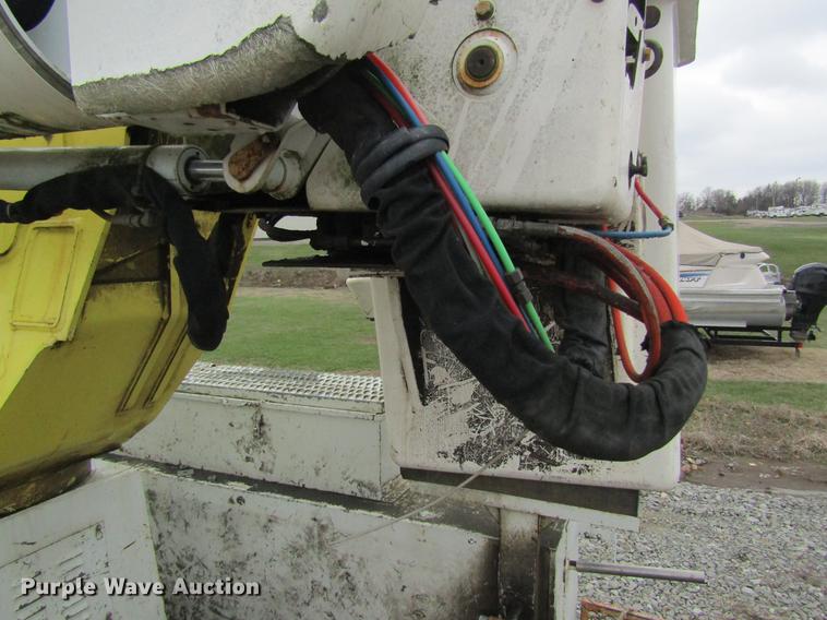 image for item DC4334 2000 Chevrolet C7500 bucket truck