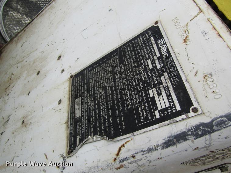 image for item DC4334 2000 Chevrolet C7500 bucket truck