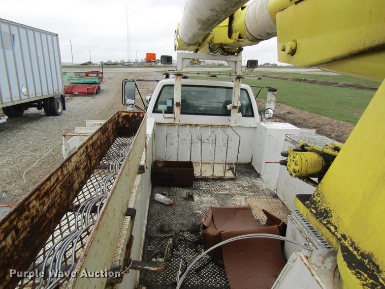 image for item DC4334 2000 Chevrolet C7500 bucket truck