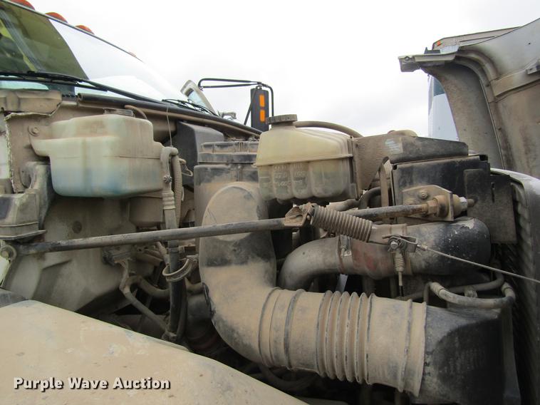 image for item DC4334 2000 Chevrolet C7500 bucket truck