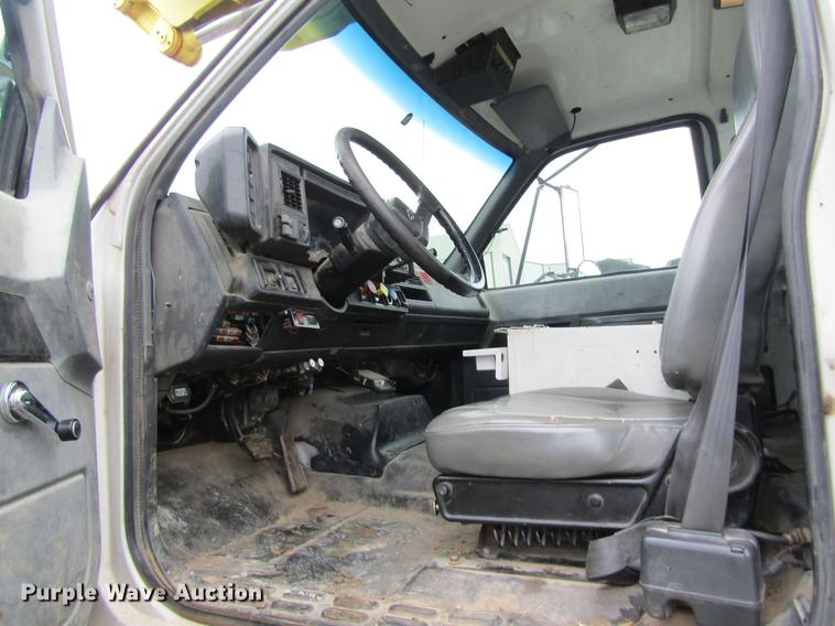 image for item DC4334 2000 Chevrolet C7500 bucket truck