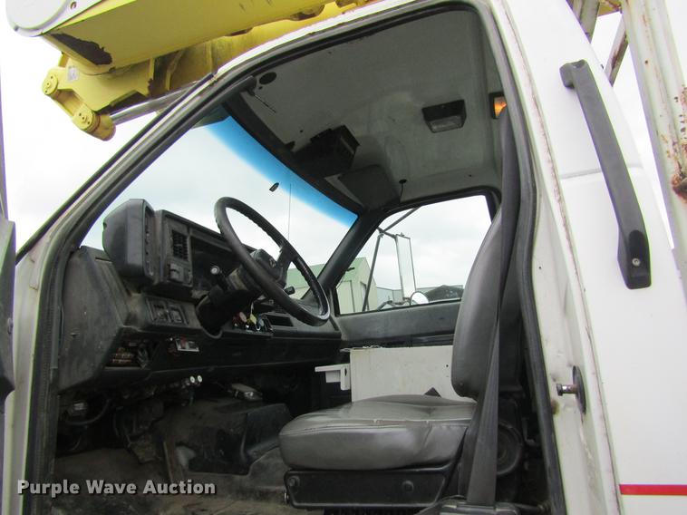 image for item DC4334 2000 Chevrolet C7500 bucket truck