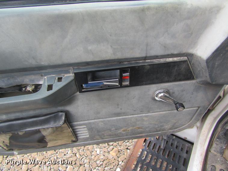 image for item DC4334 2000 Chevrolet C7500 bucket truck